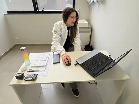 Nutricionista atendendo no consultório da Clínica Hikari em Araucária